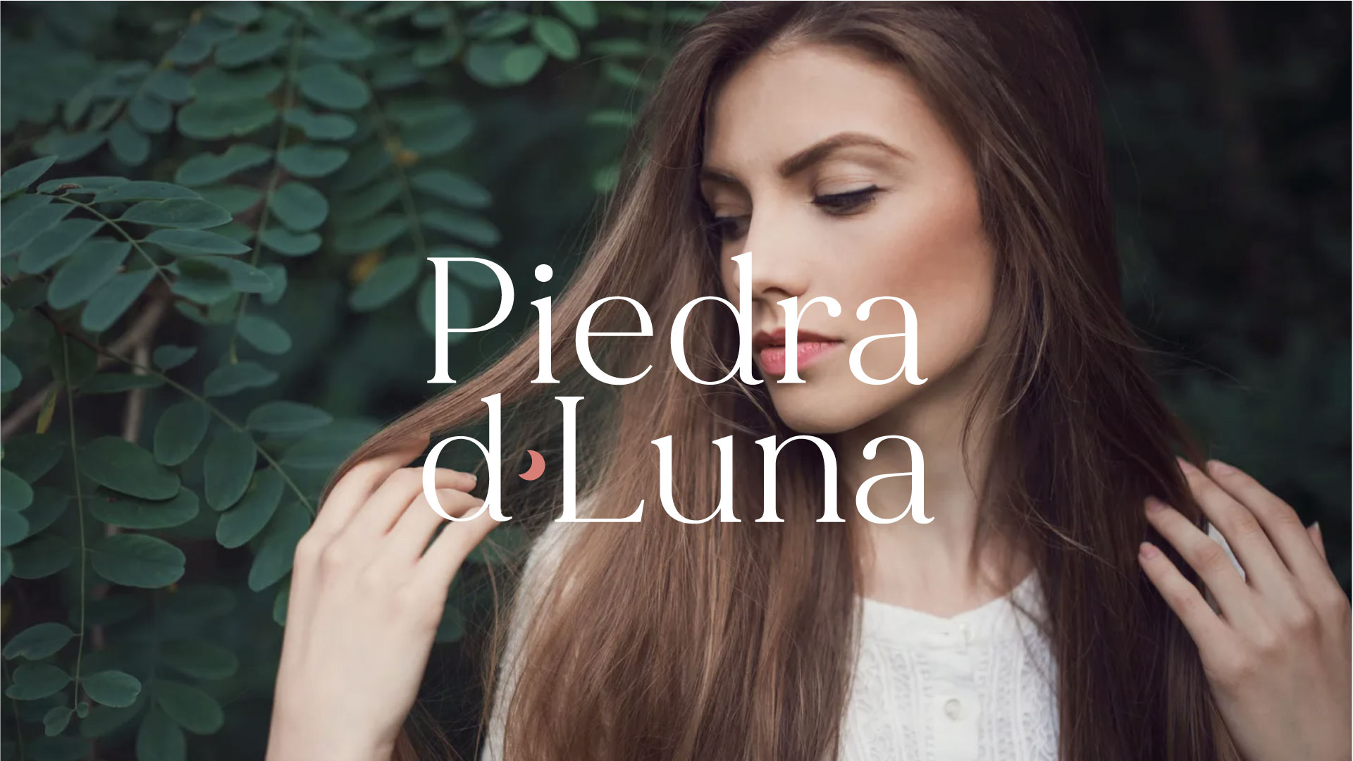 Diseño de logotipo y packaging - Piedra de Luna, una línea de productos capilares de Elena Busto.